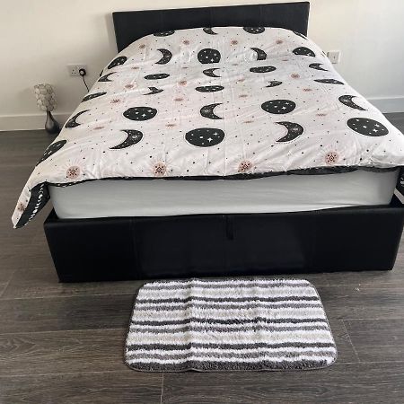 The Serviced Accommodations Harlow Extérieur photo