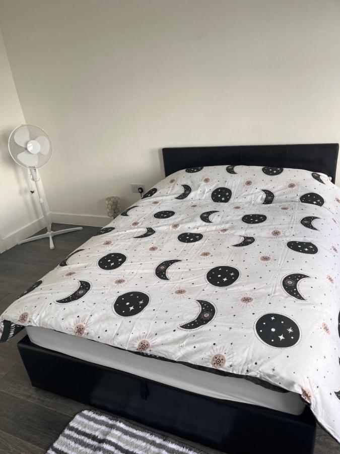 The Serviced Accommodations Harlow Extérieur photo