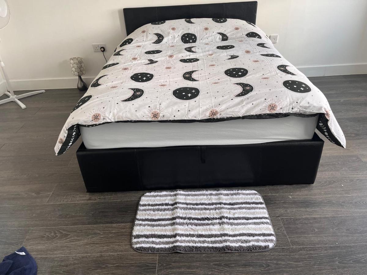 The Serviced Accommodations Harlow Extérieur photo